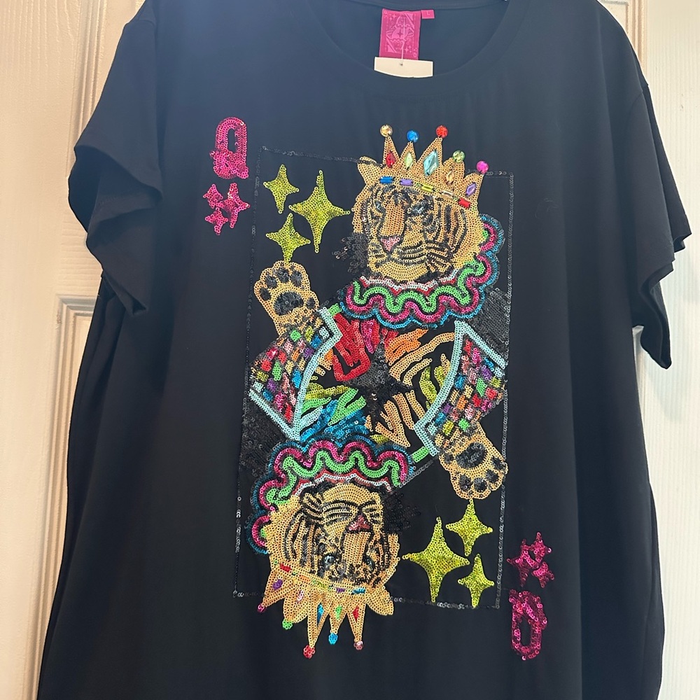 Queen of Sparkles Tiger Card tee. NWT Size large.